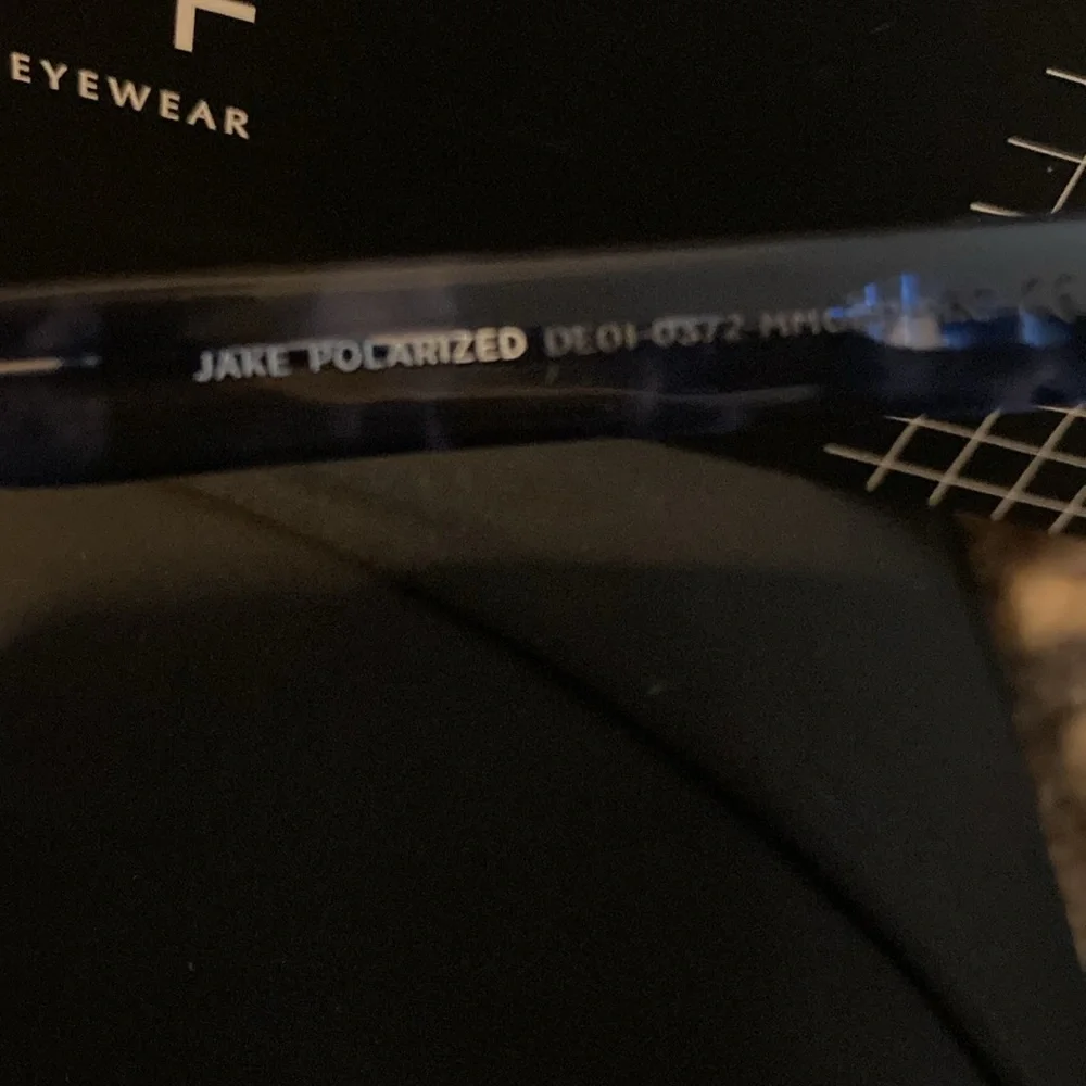 DIFF CHARITABLE EYEWEAR “JAKE” wayfarer style polarized sunglasses